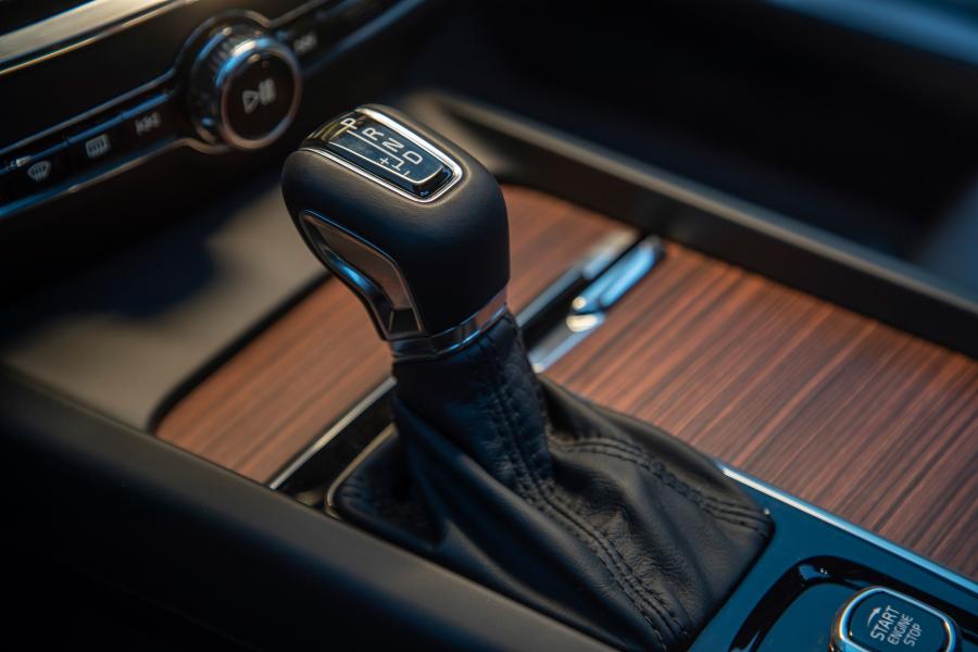 Детали интерьера Volvo S60 T5 Momentum 2018 года  (NA) (фото 27 из 41)